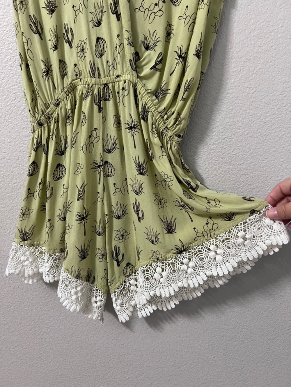 Romper Light Green Lace Trim - Picture 3 of 6